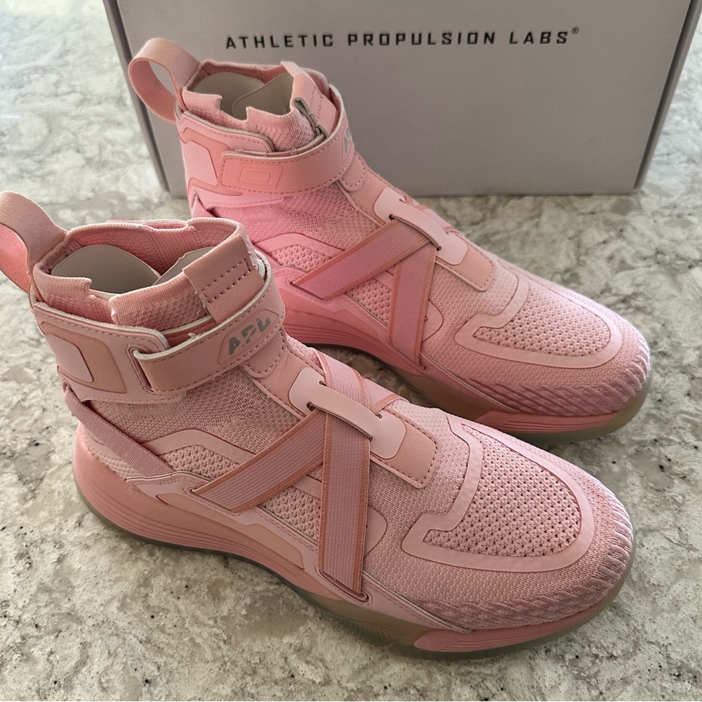 APL Super Future Highlight Pink Men’s 5.5 Women’s 7